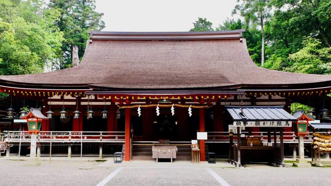 It is said that the 72nd Emperor Shirakawa, who held deep reverence for the Jingu, donated the Shinkaden in the Imperial Palace for the purpose of the soul-requiem festival (Chinkonsai) in the year Eihō 1 (1081).
