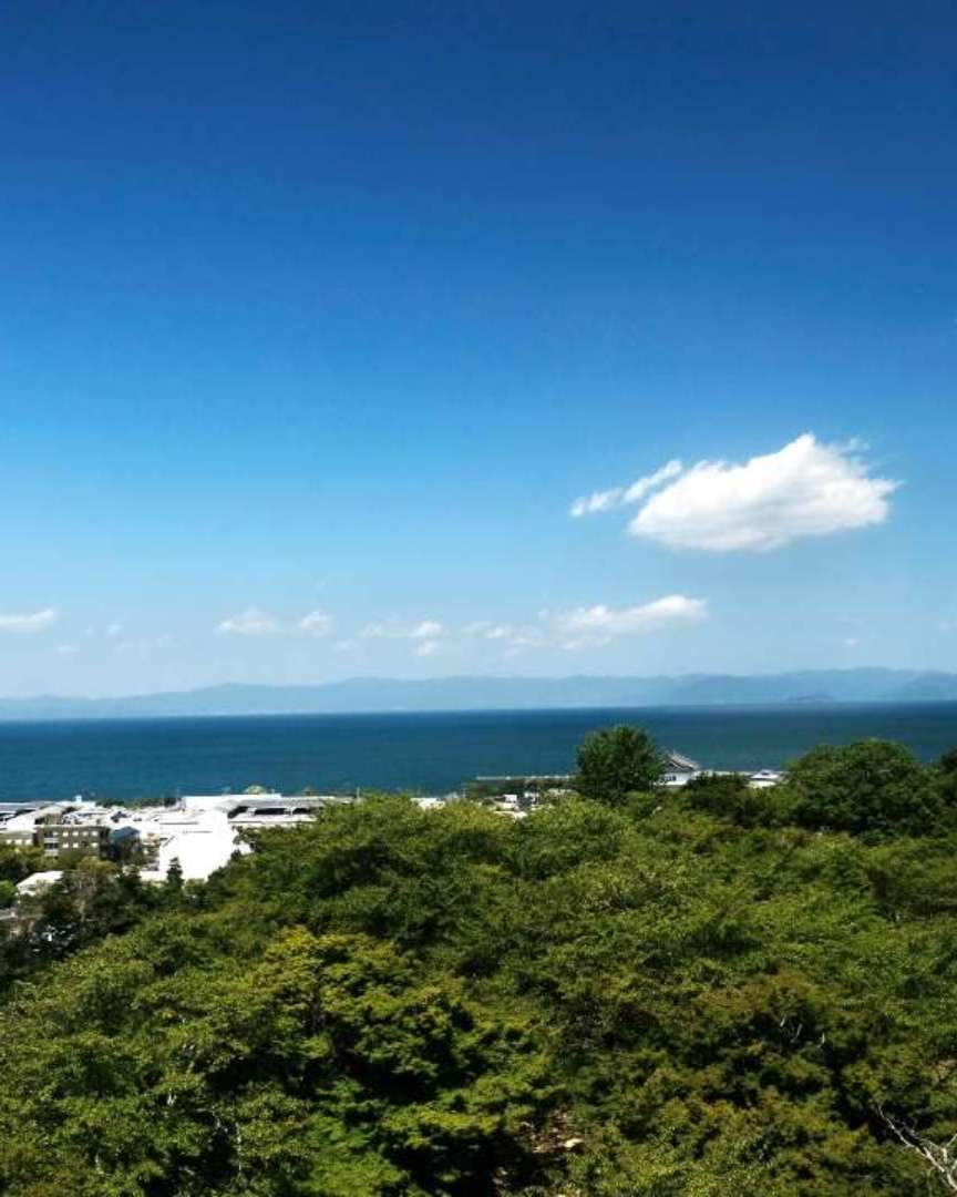 天守閣からの琵琶湖の眺めは最高です。