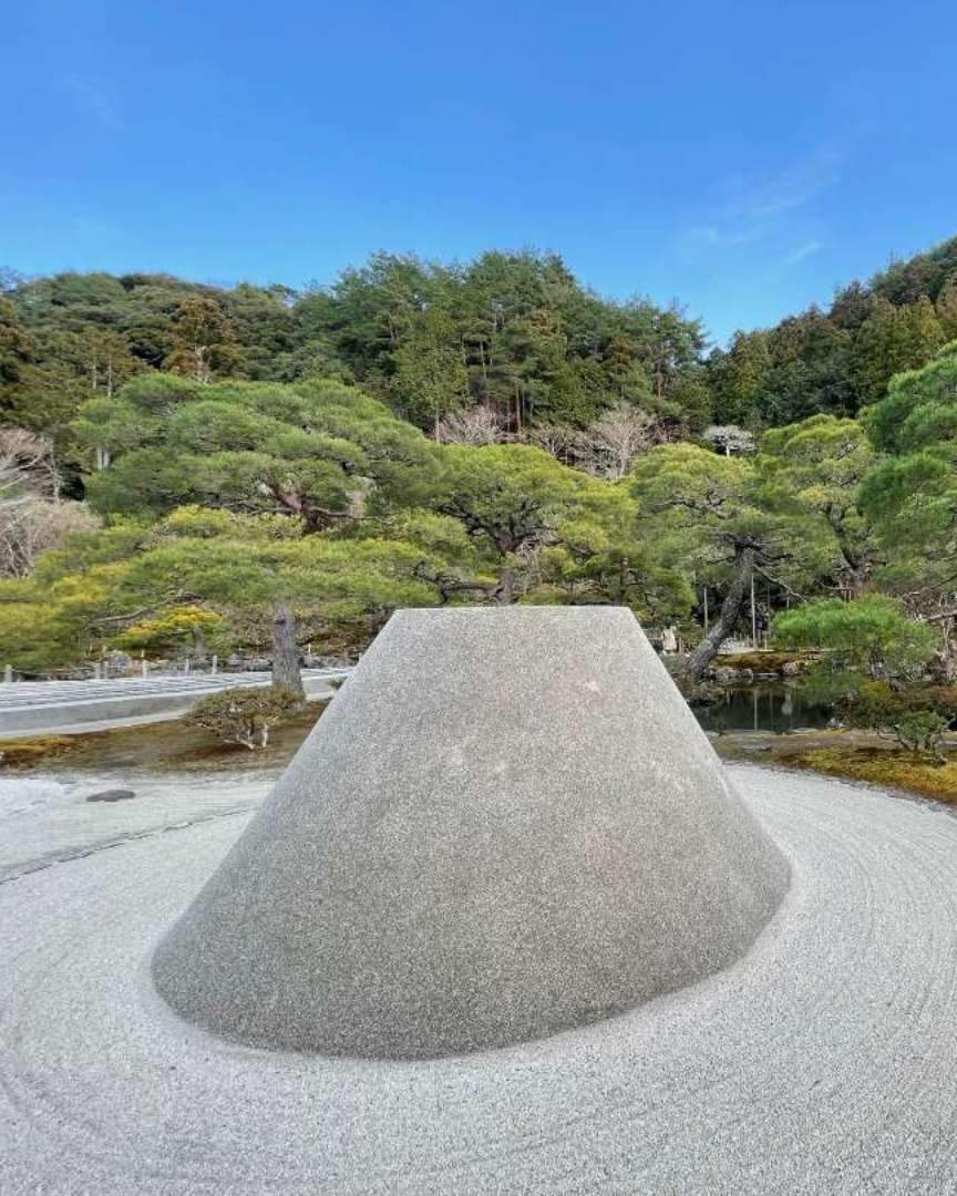 The official name is Tōzan Jishō-ji, and it is one of the sub-temples of Shōkoku-ji. The name "Ginkaku-ji" is said to have originated during the Edo period as a way to refer to it in contrast to Kinkaku-ji.