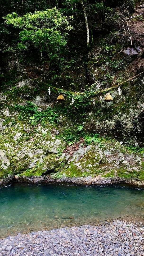 Ten days before the Shuni-e ceremony is held at Todai-ji Temple, a ritual called "Omizu Okuri" takes place at Jingu-ji Temple in Obama City, Fukui Prefecture. It is said that the water sent from Unose in Fukui Prefecture reaches the Nigatsu-do Hall of Todai-ji in Nara through this ritual, and scooping up that water is connected to the "Omizutori" ceremony.