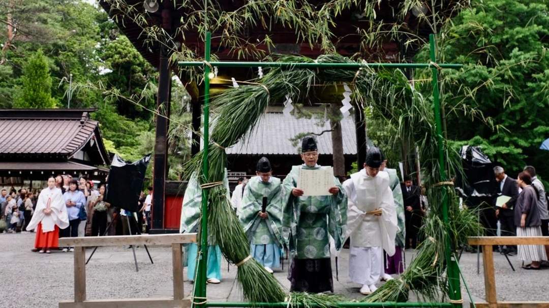 北口本宮富士浅間神社 có hơn 1.900 năm lịch sử và là một ngôi đền nổi tiếng với linh nghiệm, cũng là cổng vào con đường leo núi Fuji. Hàng năm vào ngày 30 tháng 6, trước ngày khai mở mùa leo núi Fuji, lễ hội "Lễ hội đêm trước khai mạc mùa leo núi Fuji" được tổ chức.