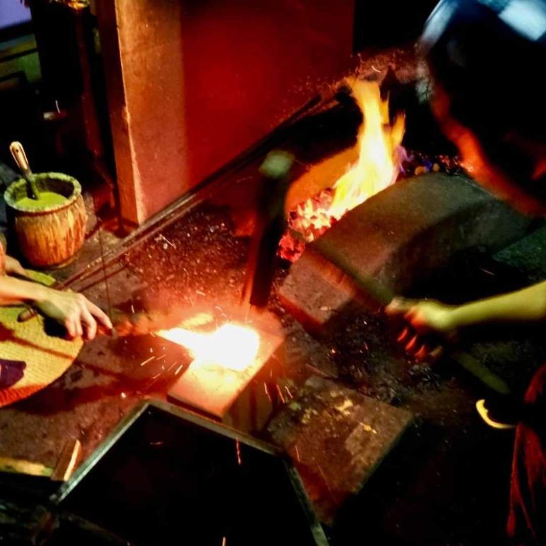 Nagano Prefecture's Sakaki is a town known for its swordsmiths, and the installation of this exhibition facility has long been anticipated. It is rooted in the legacy of the late National Living Treasure, swordsmith Yukihira Miyairi, who nurtured many swordsmiths.

Japanese swords, such as those featured in "Demon Slayer" and other anime and manga, are traditional weapons that often appear in the world of these stories. They are required to possess both hardness for sharpness and softness to prevent them from breaking easily, embodying opposing qualities.