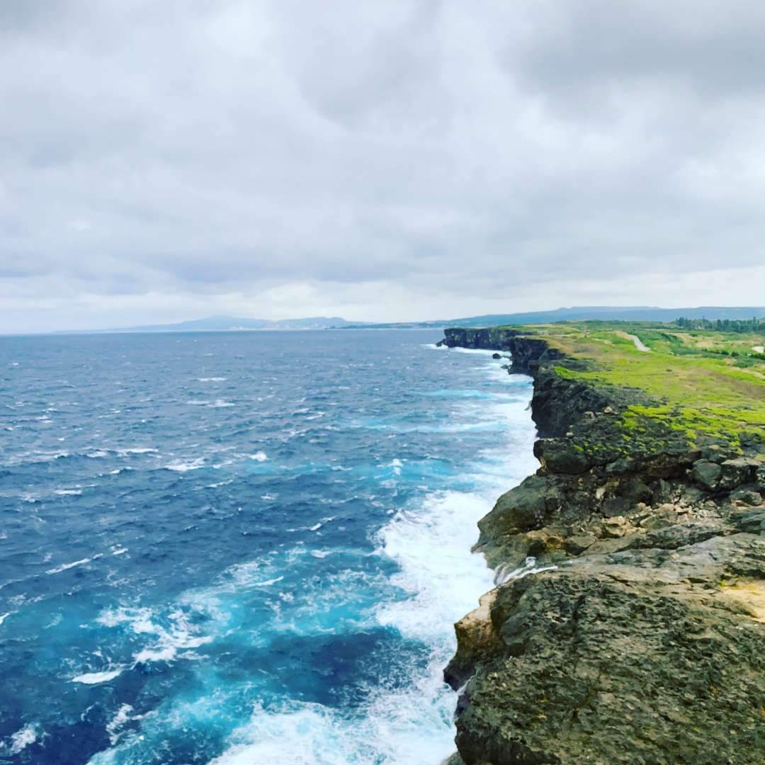 Zanpa Cape features a sheer cliff rising 30 meters high, stretching for about 2 kilometers.