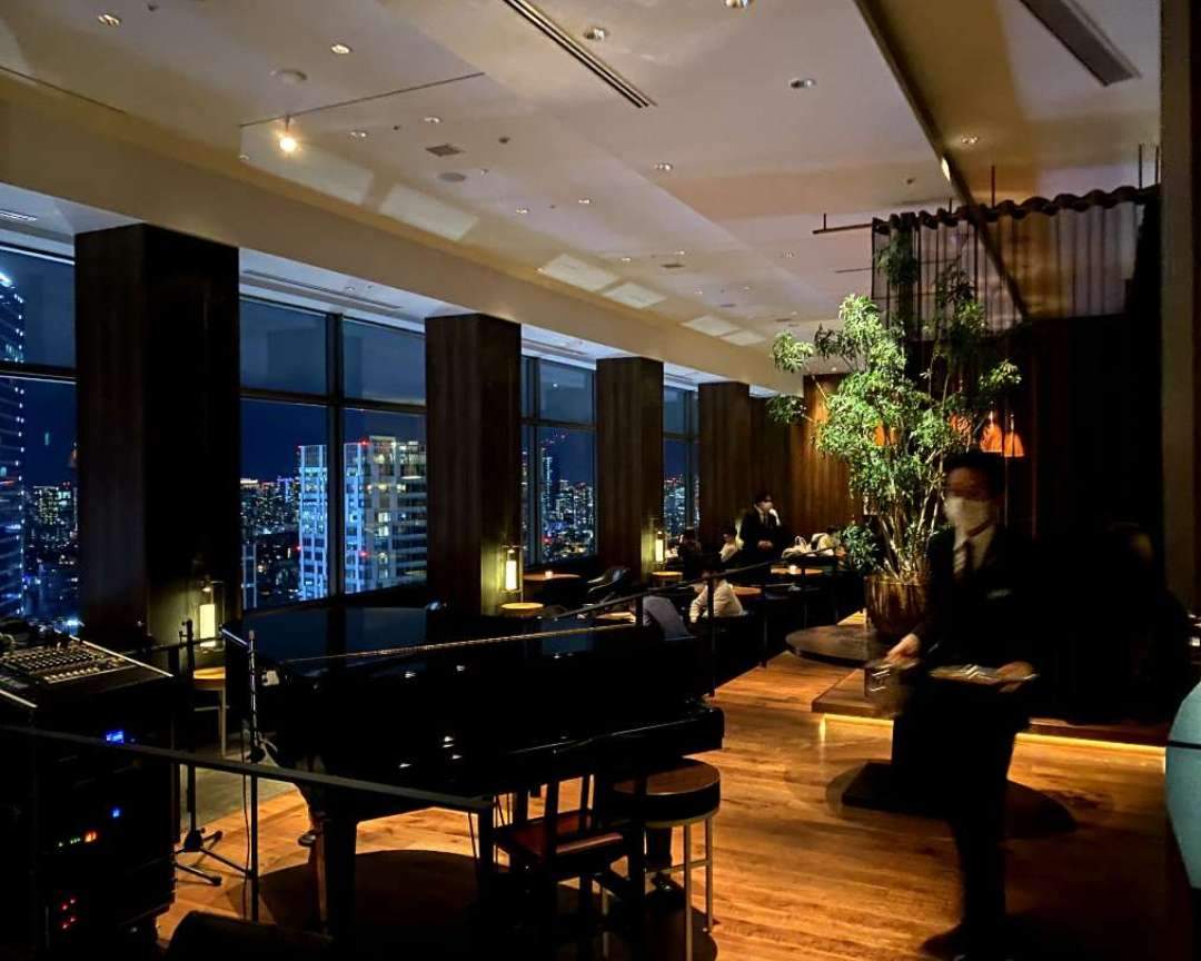 From the top floor of the hotel, 150 meters above ground, the beautiful and ever-changing streets of Shibuya unfold before your eyes.